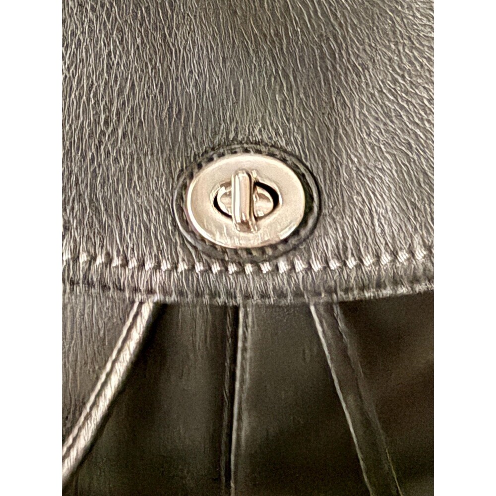Elegant Coach Pebbled Leather Backpack - Excellent Condition - Picture 9 of 9